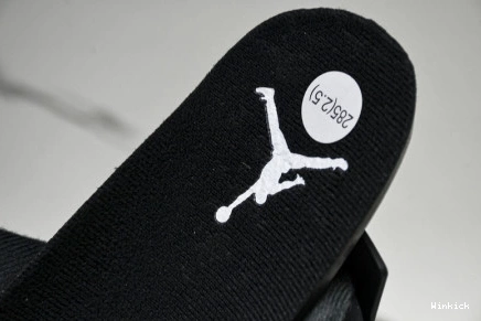 AIR 'WHITE JORDAN RETRO THUNDER' FQ8138-001 4 1023